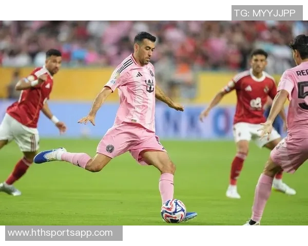 布斯克茨携妻儿共庆退役仪式迈阿密球迷齐聚致敬