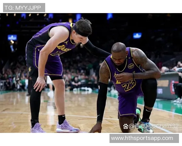 NBA西决场边惊现詹姆斯球迷差点与偶像亲密接触的激动时刻